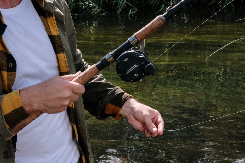 holding fishing line